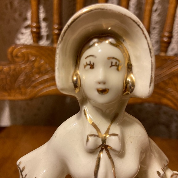 Vintage Gilded Lady With Floral Bouquet Baskets - Picture 4 of 14